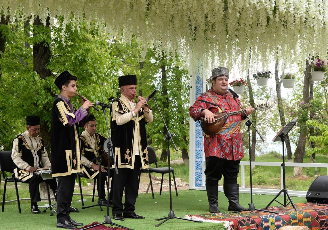 “Xarıbülbül” Beynəlxalq Musiqi Festivalı başladı - FOTOLAR